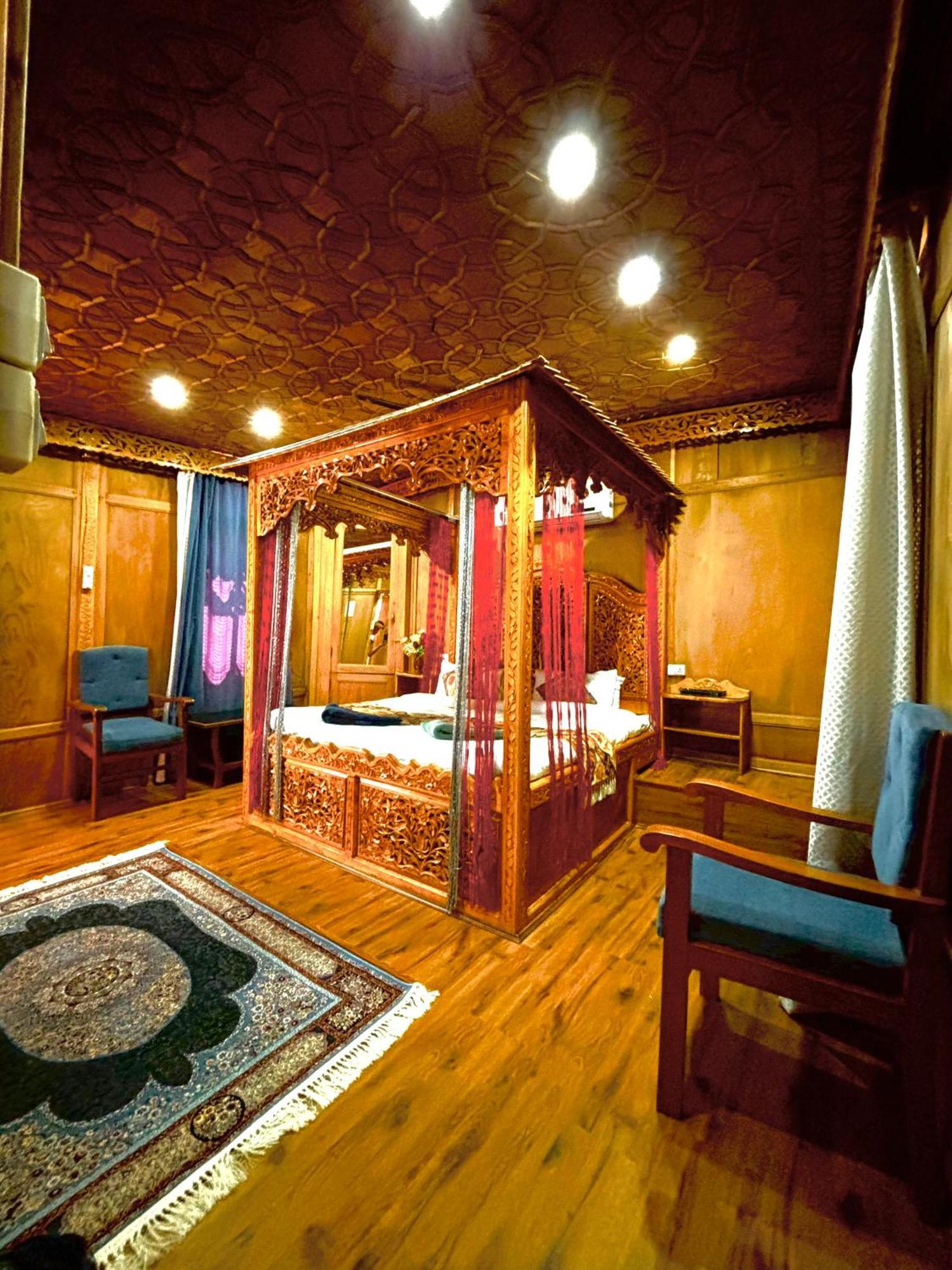 The Badyari Palace Houseboats Srīnagar Zewnętrze zdjęcie