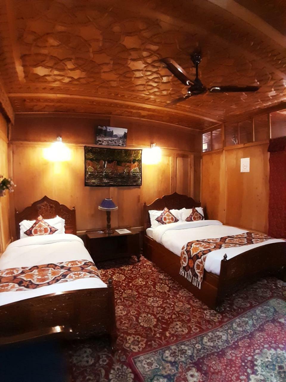 The Badyari Palace Houseboats Srīnagar Zewnętrze zdjęcie