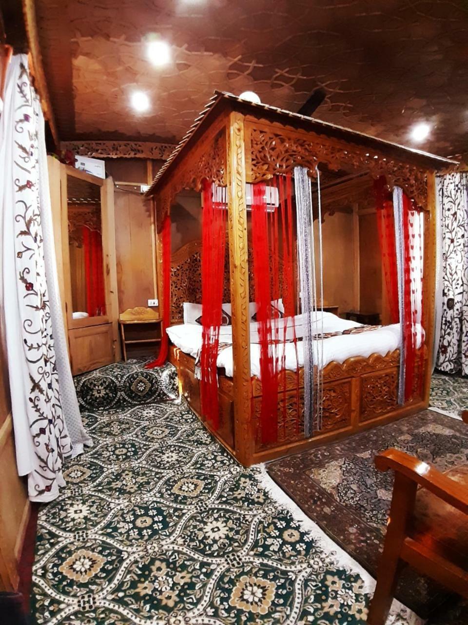 The Badyari Palace Houseboats Srīnagar Zewnętrze zdjęcie